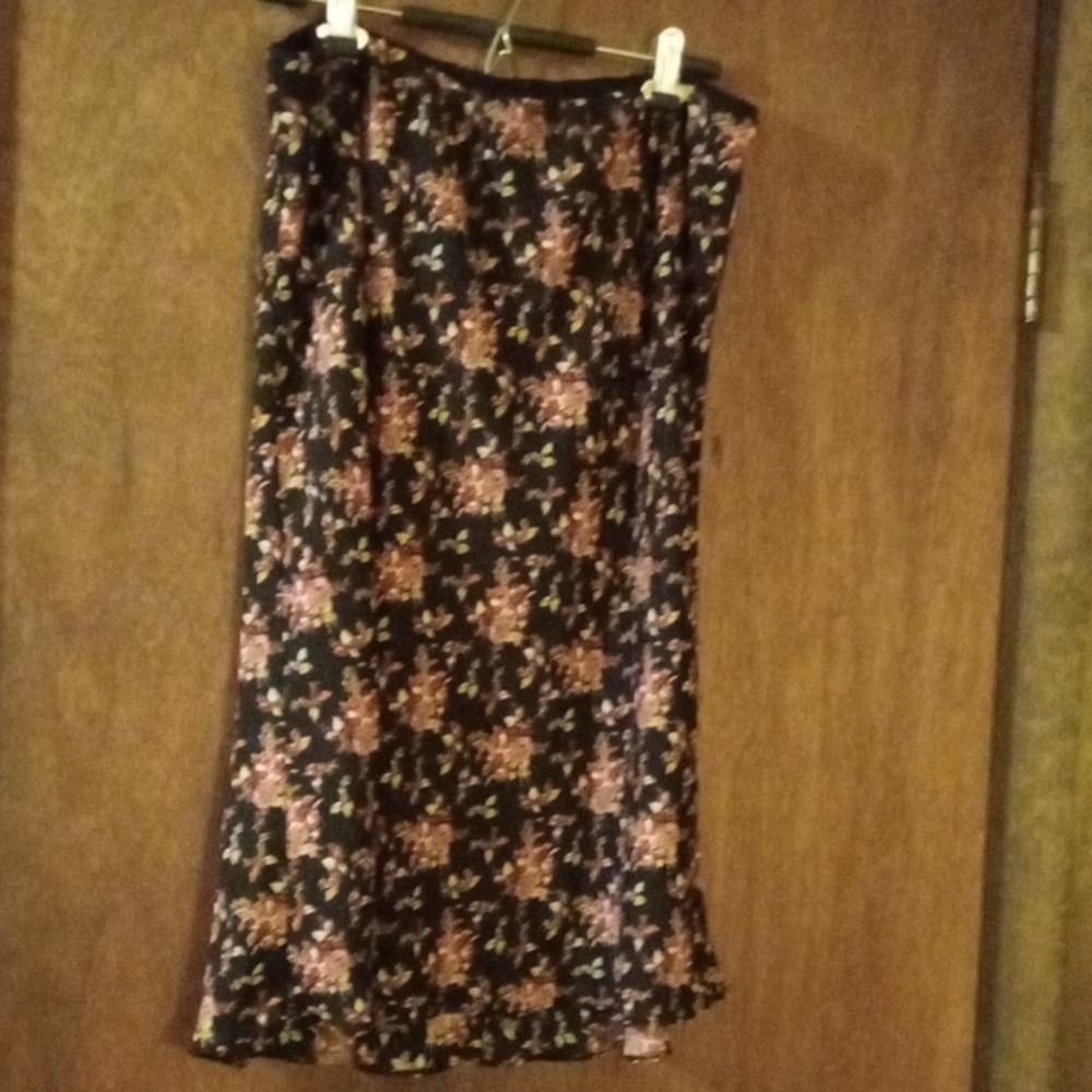 Max Studio Black Floral Pencil Skirt